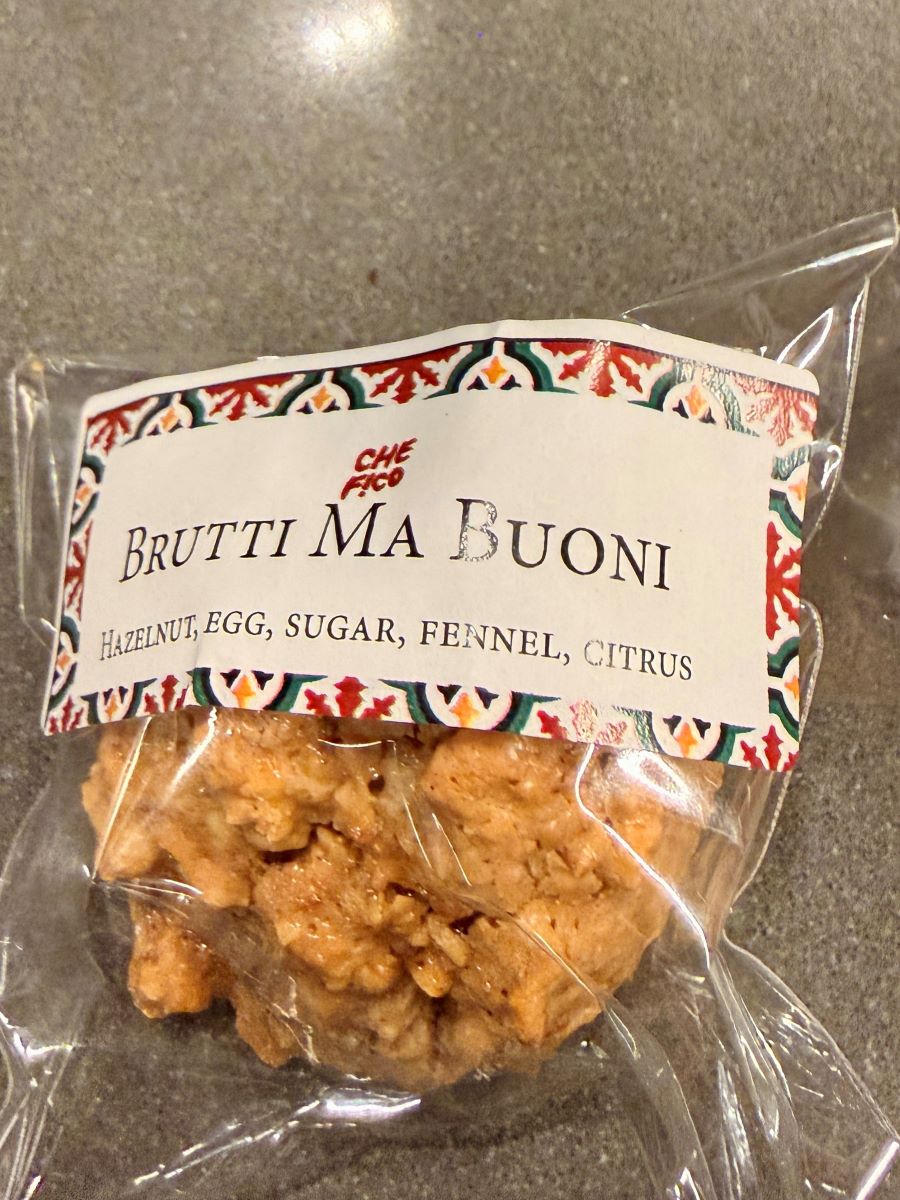 Che Fico's Brutti ma Buoni cookies served with the check
